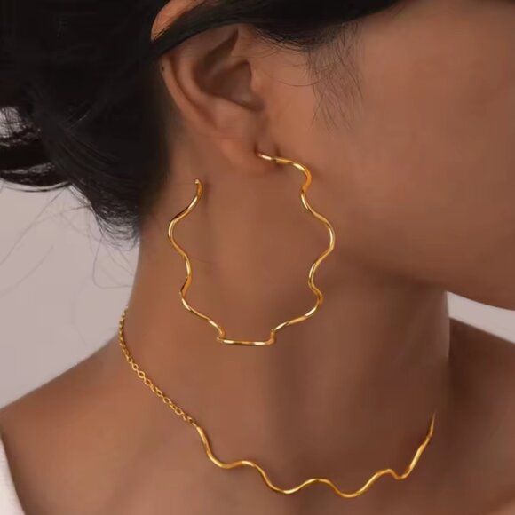 18k open hoop wavy earrings - Picture 1 of 5
